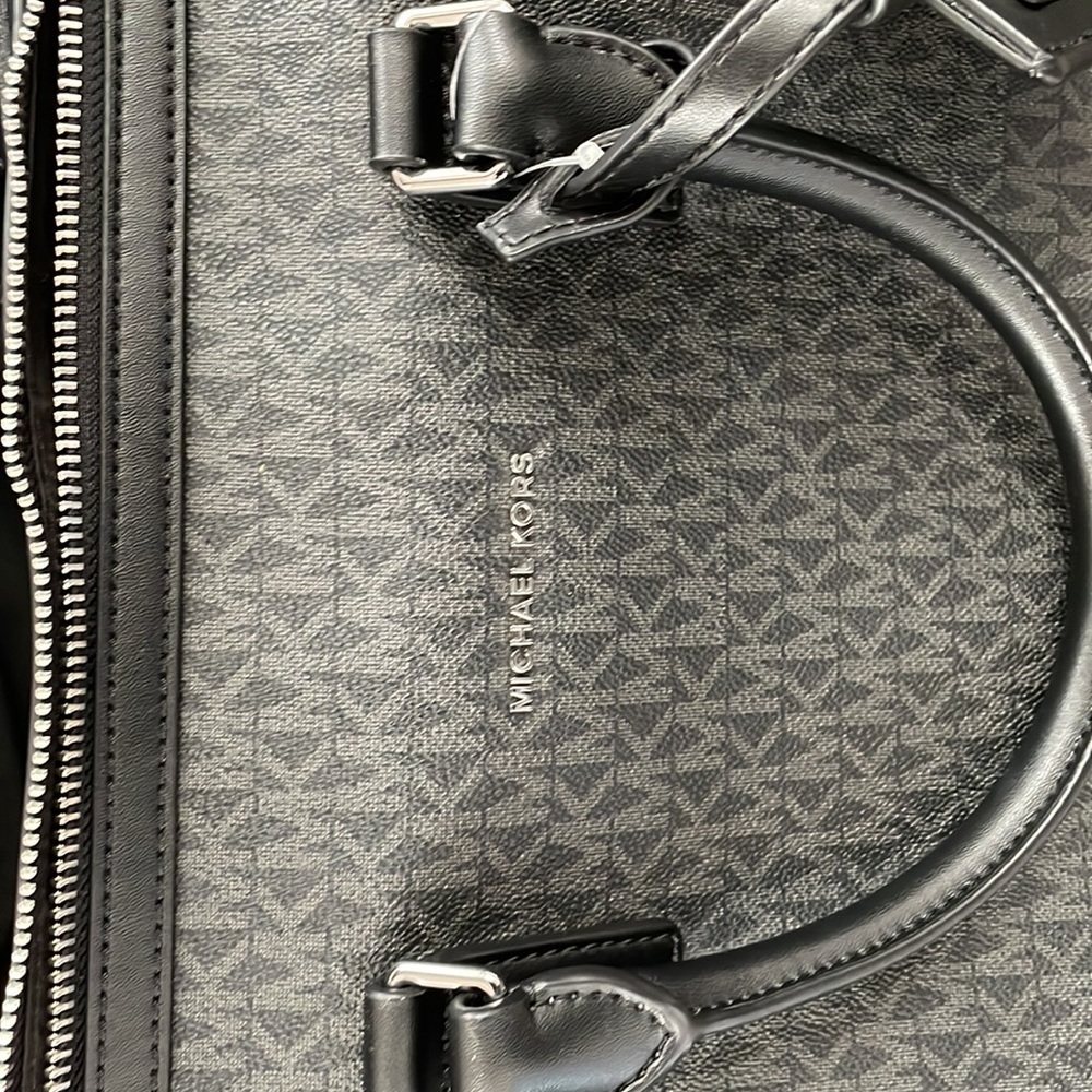 Used Michael kors weekender bag!! - Picture 6 of 9